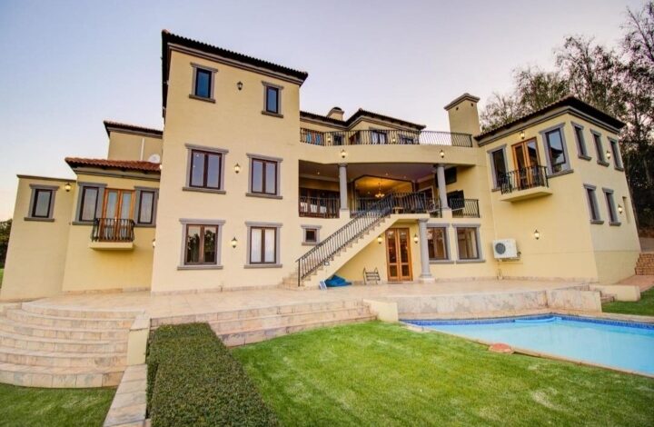 This Exquisite Home In Mooikloof Equestrian Estate Is Selling For R 9 950 000!