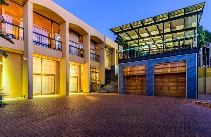 This 5 Bedroom House In Constantia Kloof Is Selling For R 4 995 000!