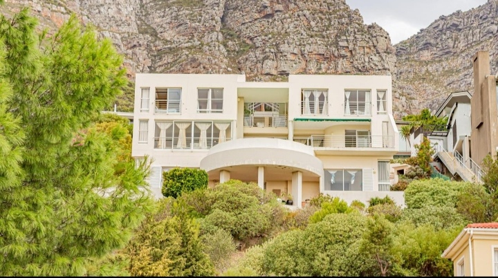 This Luxurious Coastal Lifestyle Home Is Selling For R 19 950 000!