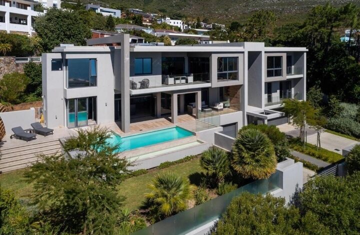 This Contemporary Striking And Sophisticated Trophy Mansion Is Selling For R39 995 000!