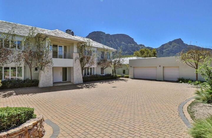 This Luxurious Home In Bishopscourt Is Selling For R 45 000 000!