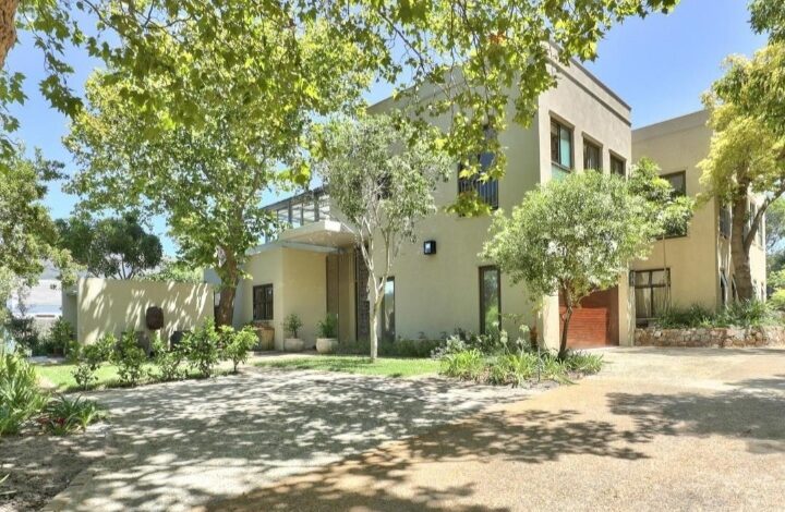 This Timeless Perfection Home With 6 Bedrooms Is Selling For R17 950 000!