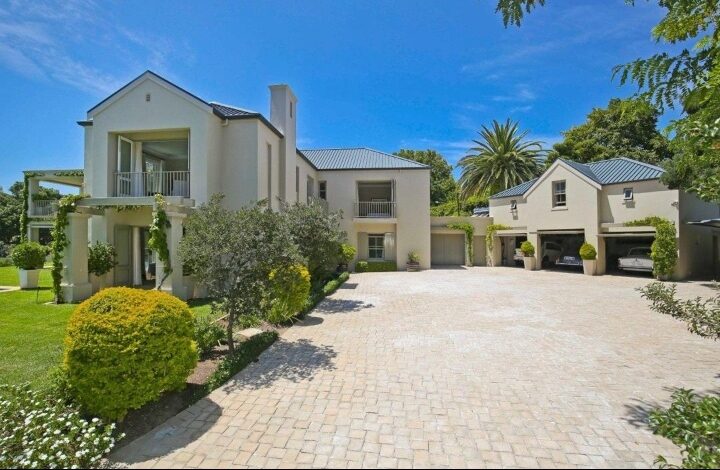 This Ultra Beautiful Home With Spectacular Mountain Views Is Selling For R 26 695 000!