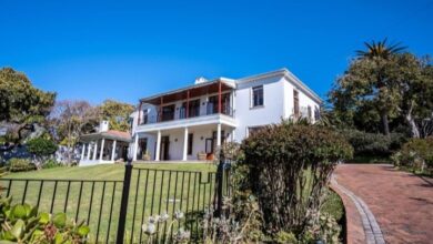 This 5 Bedroom House In Bishopscourt Is Selling For R 22 500 000!