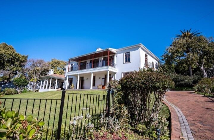 This 5 Bedroom House In Bishopscourt Is Selling For R 22 500 000!