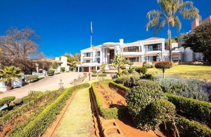 This Immaculate And Grand 5 Bedroom Home Is Selling For R 18 500 000!
