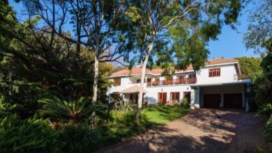 This 4 Bedrooms Home In Waterkloof Is Selling For R 10 500 000!