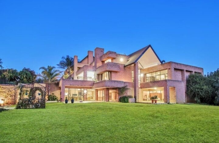 This Contemporary Masterpiece In Mooikloof Equestrian Estate Is Selling For R 15 000 000!