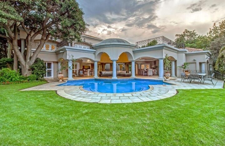 This Home In The Ultimate Position In Dainfern Is Selling For R 19 950 000!