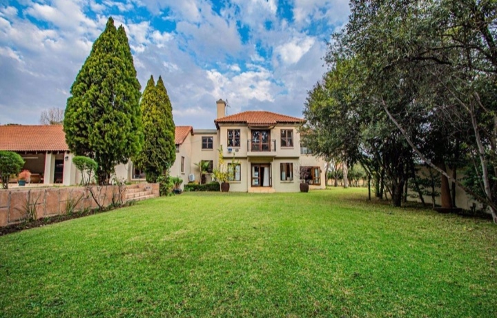 This Private And Gorgeous Residence Is Selling For R 13 500 000!