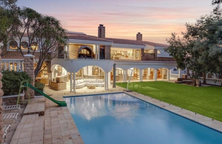 This Exquisite Mansion Within A Golf Estate Is Selling For R 23 000 000!