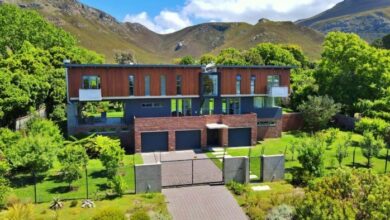 This 4 Bedroom House In Fernkloof Is Selling For R 13 500 000!