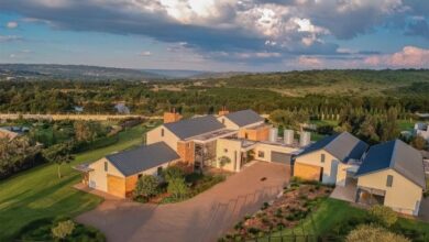 This Modern Masterpiece with Panoramic Views Over Mooikloof Valley Is Selling For R 16 000 000!