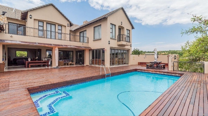 This Magnificent Upmarket Family Home Is Selling For R 12 500 000!