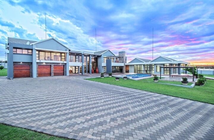 This Brand New Modern Yet Timeless Home Is Selling For R 12 000 000!