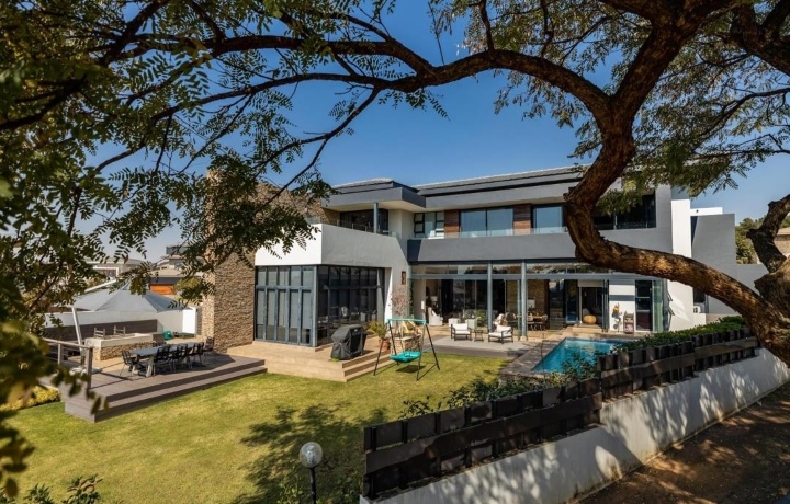 This Beautiful Home In Lombardy Estate Is Selling For R11 400 000!