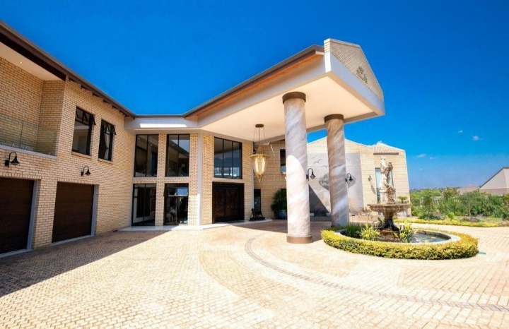 This Perfect Home For The Connoisseur Of Life Is Selling For R 21 000 000!