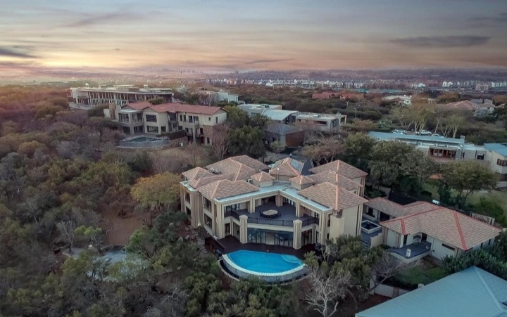 This Remarkable Home In Silver Lakes Golf Estate Is Selling For R 15 490 000!